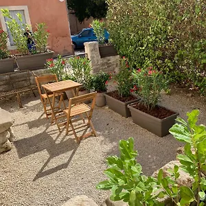 https://les-lauriers.fr-provencehotel.com