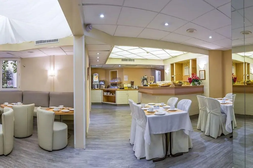 ***  Hotel Fertel Etoile Paris France